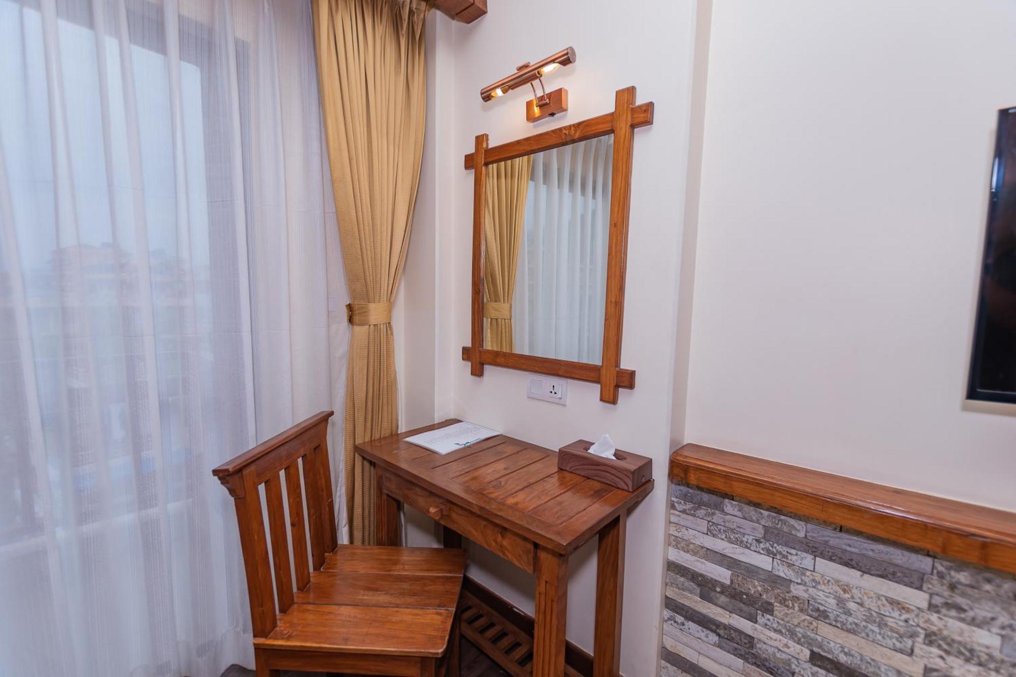 Pokhara Batika Hotel Ngoại thất bức ảnh