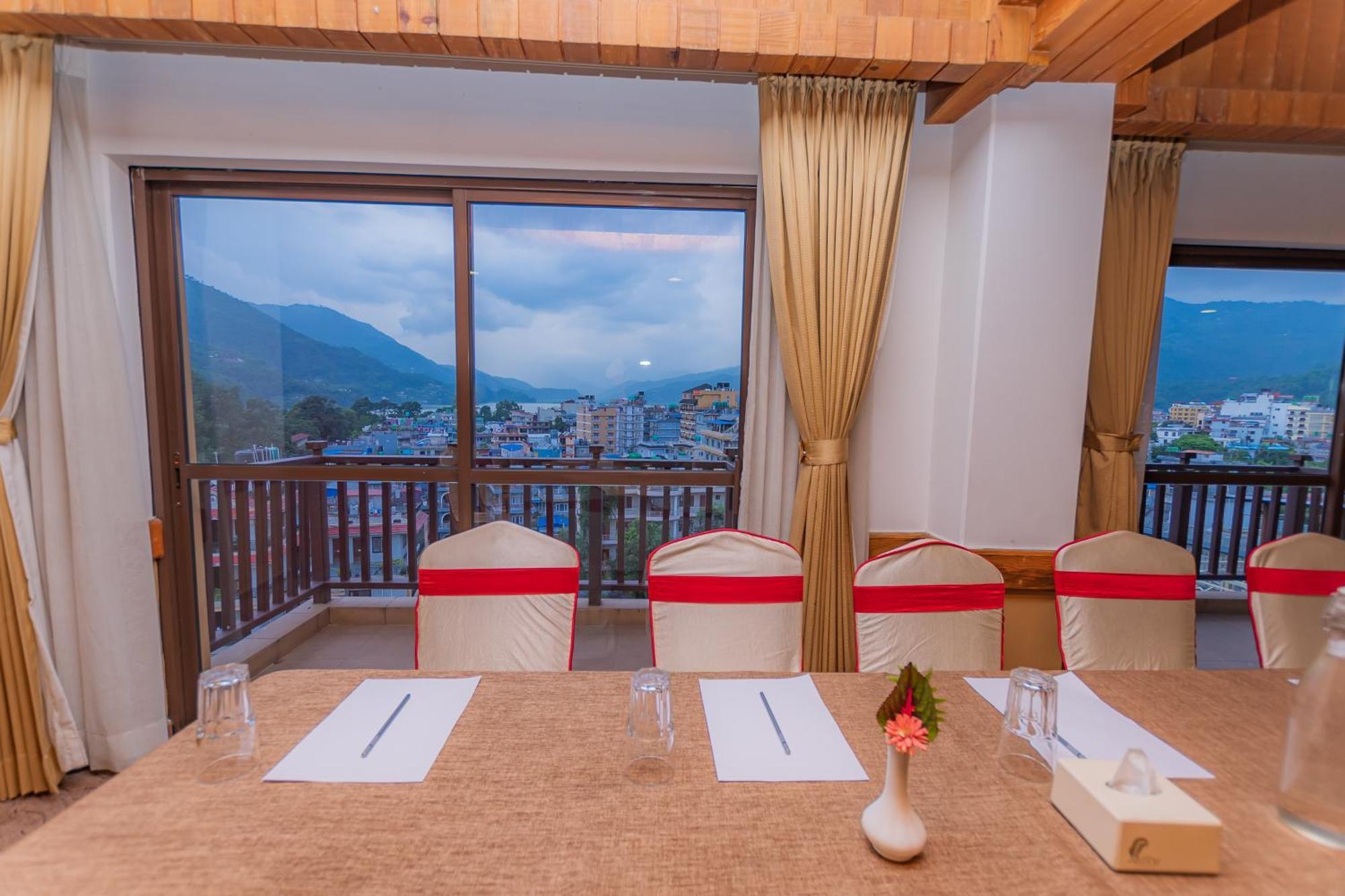 Pokhara Batika Hotel Ngoại thất bức ảnh
